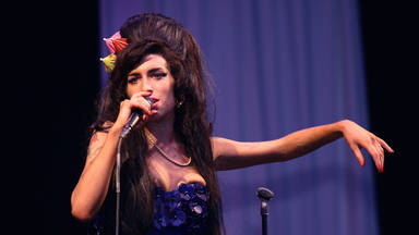 Amy Winehouse en el Festival Glastonbury en 2008