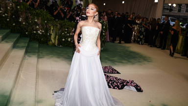 La impresionante actuación de Ariana Grande en la Met Gala que dejó al público sin palabras
