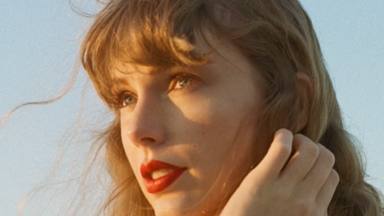 El origen del clásico labio rojo de Taylor Swift: un cambio de 'look' que llegó tras la negativa de su madre