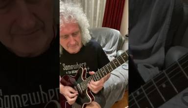 Brian May t'ensenya a tocar la guitarra des de casa seva