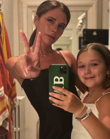 Victoria Bechkam se deja maquillar por su hija Harper Seven y el resultado te sorprenderá