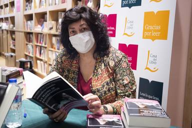Almudena Grandes en una imagen en la Feria del Libro de Madrid