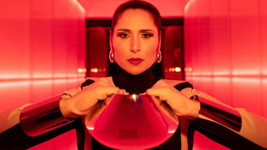 Rosa López estrena el futurista vídeo de 'Si no te vuelvo a ver' junto a Conchita, la compositora del tema
