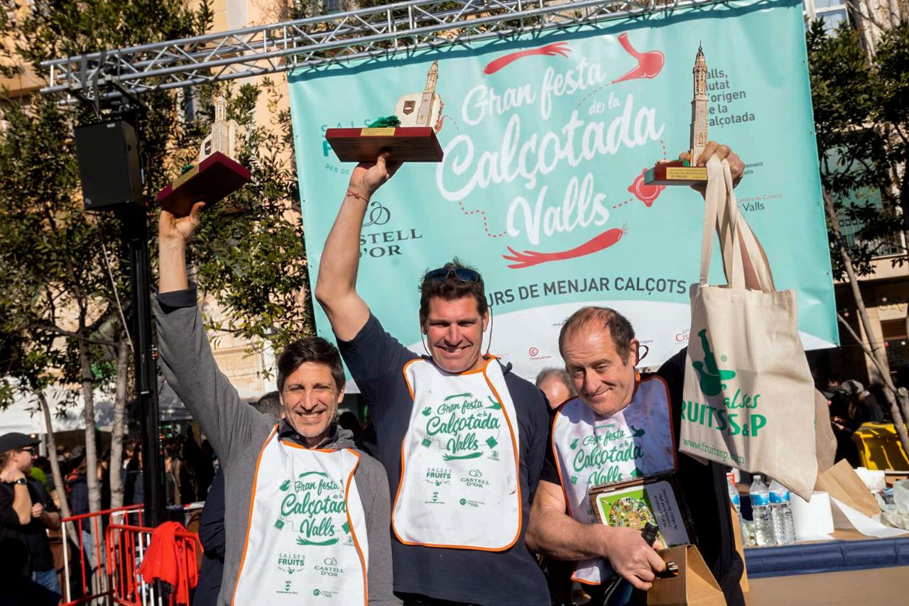Un veí de Santa Perpètua menja 240 Calçots per guanyar el concurs de Valls