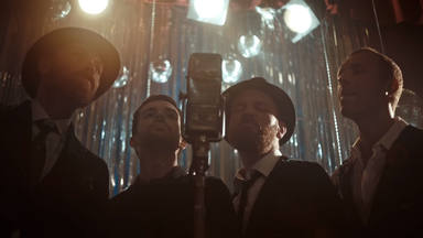 Coldplay estrena videoclip de "Cry Cry Cry" dirigido por Dakota Johnson