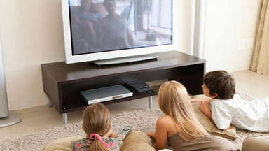 Los consejos para evitar la fatiga delante de la televisión durante esta cuarentena