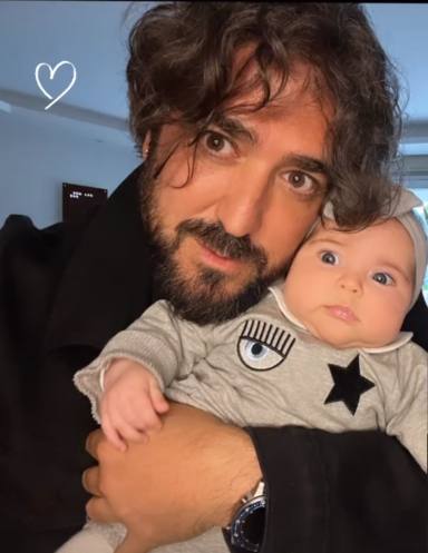 Antonio Orozco comparte en redes por primera vez una foto con sus dos hijos