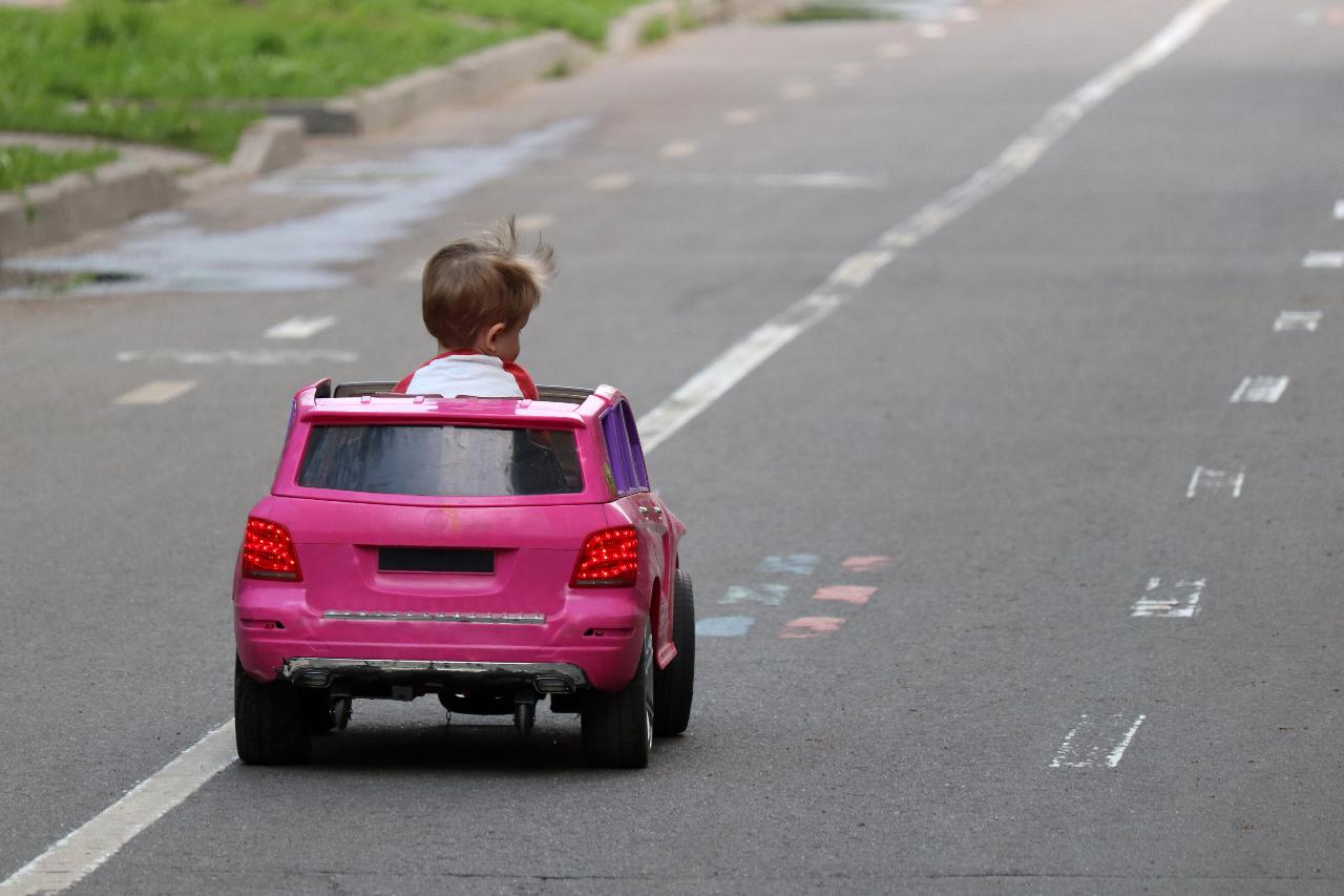 Los niños desvelan quién conduce peor: "Mi padre a veces se salta un poquito el semáforo"