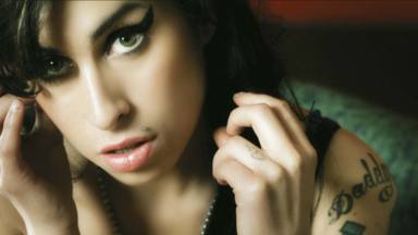 Con imágenes nunca vistas, aquí está Amy Winehouse: 'In My Bed' tiene un vídeo musical recién estrenado