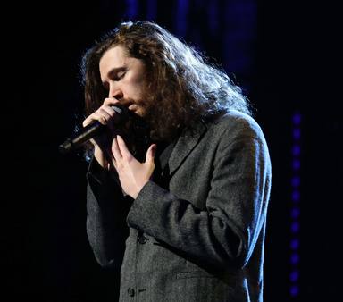 La reflexión de Hozier tras su paso por el Newport Folk Festival: Una antorcha que todavía ilumina el camino