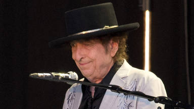 Subastan una edición "única" de 'Blowin' in the Wind' de Bob Dylan por 1 millón de libras