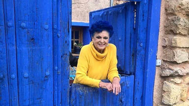 Lucía Bosé y el emotivo significado de su pelo azul