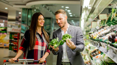 Guía práctica para ligar en el supermercado, la última moda viral en las redes sociales