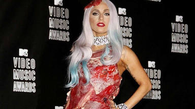 Lady Gaga vestido hecha de carne