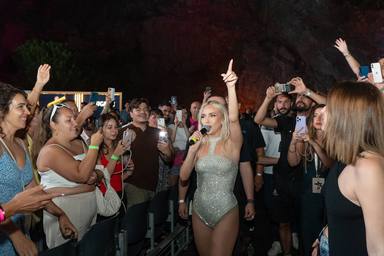 Ana Mena juega en casa: su espectacular show en Marbella