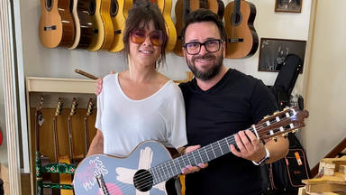 Vanesa Martín y su guitarra personalizada para 'Placeres y pecados'