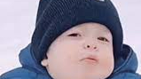 El bebé viral en la nieve que han convertido en canción: así suena el nuevo 'hit'