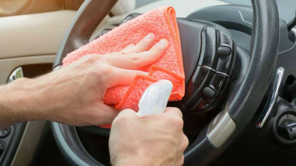 Esta es la mejor forma de limpiar la tapicería de tu coche