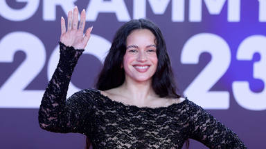 Rosalía en la alfombra de los premios 'Latin Grammy' en Sevilla