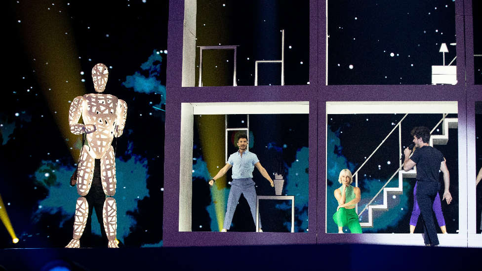 Paco se queda: la marioneta gigante será protagonista en la actuación de Miki en Eurovisión