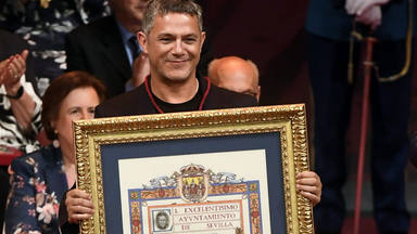 Alejandro Sanz ha recibido el título de Hijo Adoptivo de Sevilla