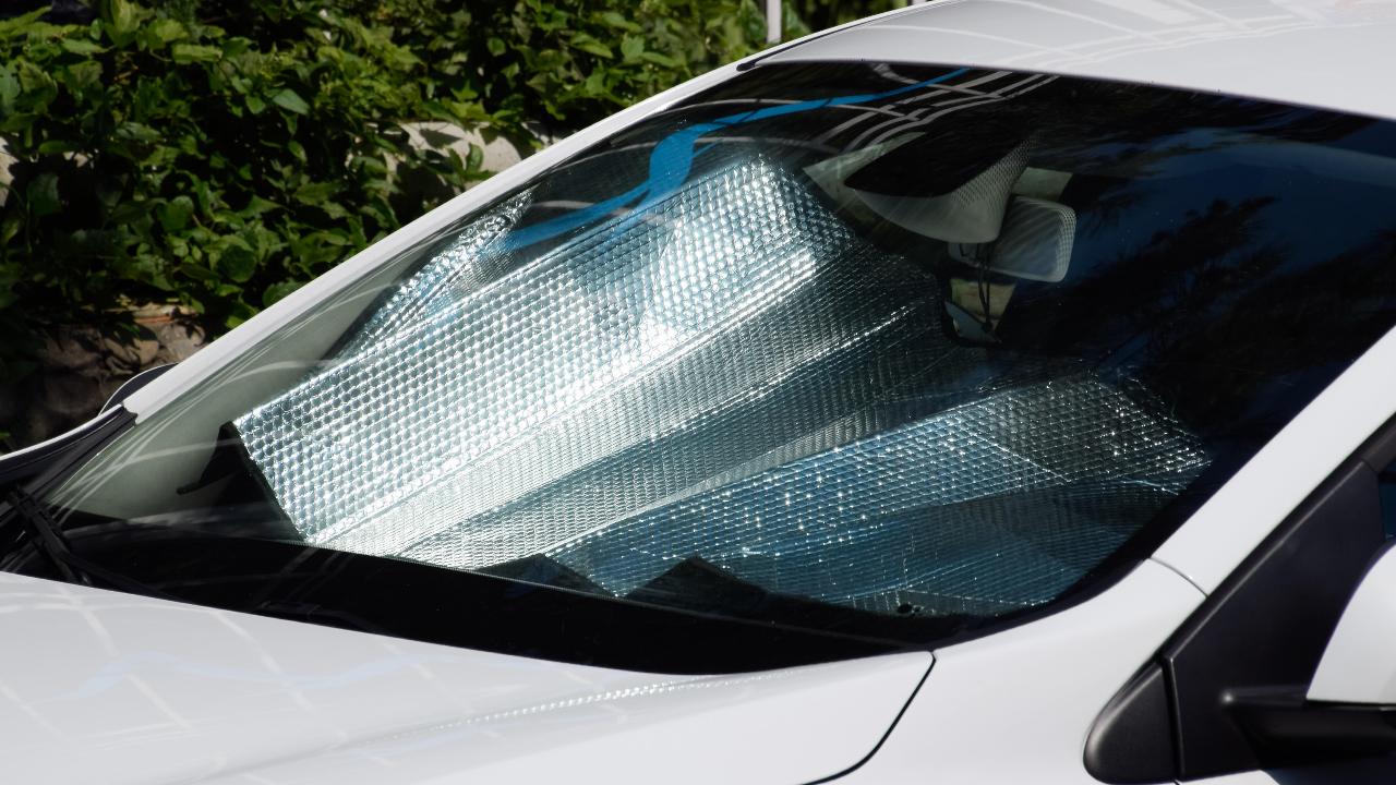 El nuevo y original modelo de parasol para luchar contra el calor en el  coche - ¡Buenos días, Javi y Mar! - CADENA 100