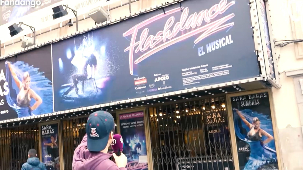 Jordi Cruz se cuela en el musical Flashdance para recrear una mítica escena