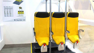 Volar de pie: una empresa italiana trata de convencer de las bondades de viajar en estos nuevos asientos