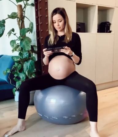 Dafne Fernández agotada en el último mes del embarazo