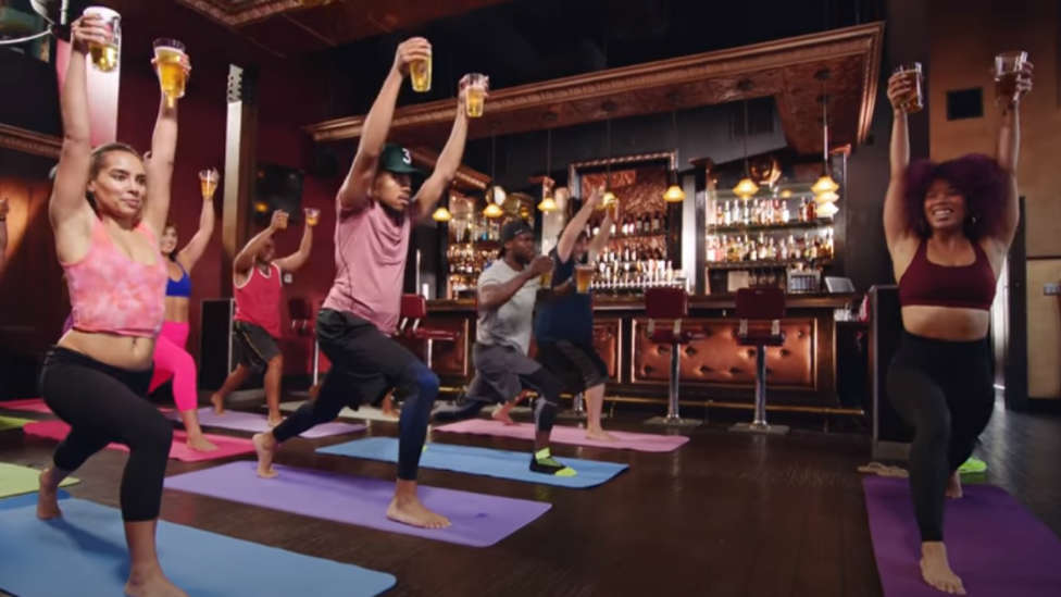 Así es el ‘Beer Yoga’, el mejor método para relajarse que arrasa en todo el mundo