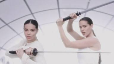 Björk y Rosalía en una imagen del videoclip de 'Oral', el tema que han lanzado juntas