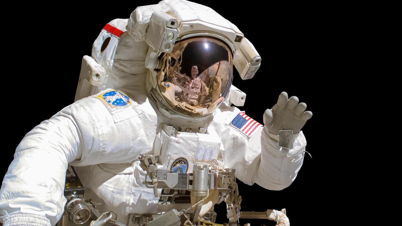 Prada ya diseña los trajes para los astronautas de la Misión Artemis: Alta Costura para viajar a la Luna