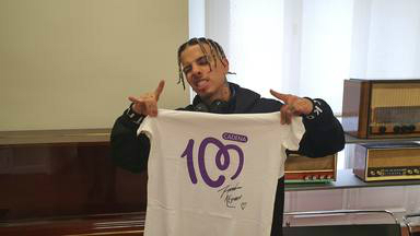 ¿Quieres ganar esta camiseta de CADENA 100 firmada por Rauw Alejandro?