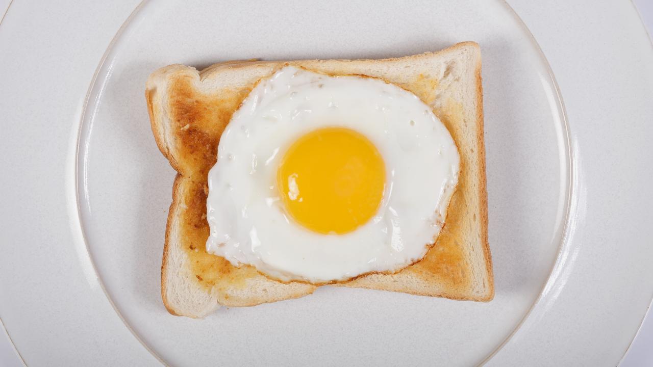 Esta es la manera infalible para hacer el huevo frito perfecto, según Javi Nieves y Mar Amate