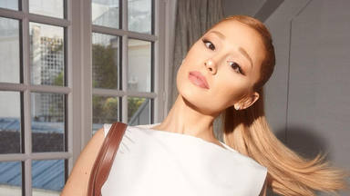 Ariana Grande enseña sin querere el fondo de pantalla de su móvil