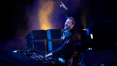 David Guetta actuando en el 'Madison Square Garden' de Nueva York en 2021 durante un partido de la NBA