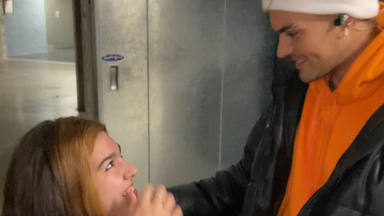 El vídeo de la emotiva sorpresa de Abraham Mateo a una joven con parálisis cerebral en CADENA 100 POR LA PAZ