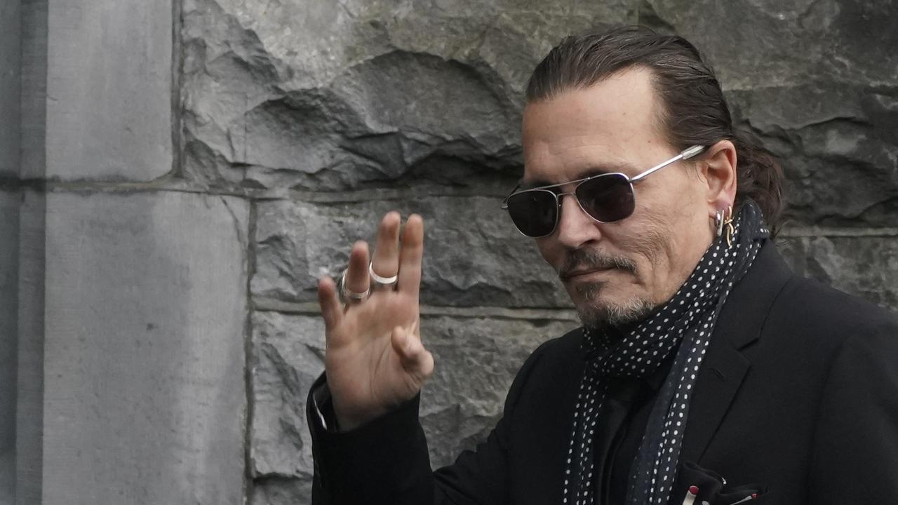 Johnny Depp y la polémica que le envuelve por el montaje de su foto con Robert Downey Jr.