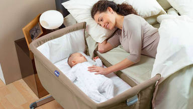 Porqué nunca debes dejar a tu bebé dormido en el sofá