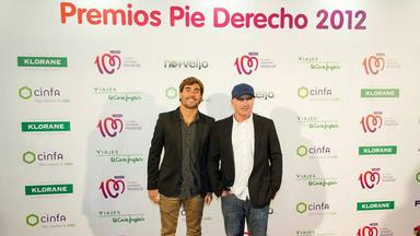 Aitor Francesana acompañado por Aritz Aramburu en los Premios Pie Derecho, de CADENA 100, en 2012