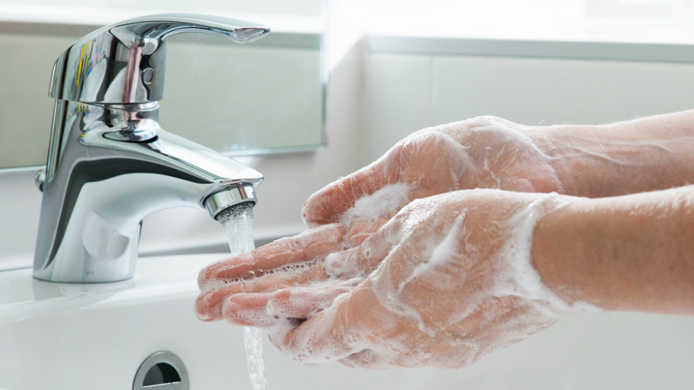 Esta es la mejor manera de lavarse las manos para evitar ponerte enfermo