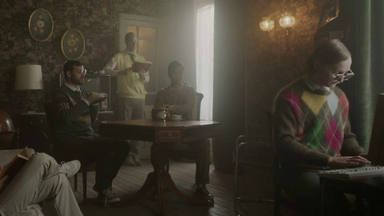 Taburete lanza nueva canción con un videoclip en modo 'Resacón en Las Vegas'