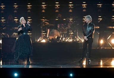 Pink junto a Bon Jovi en el escenario de los Billboard Music Awards