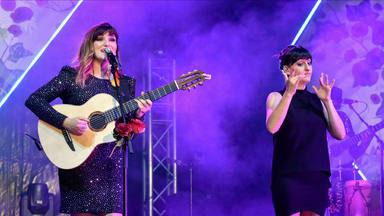Roazalén y Bea actuando en el 'Calafell Beach Festival'