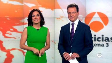 Matías Prats junto a Mónica Carrillo en el informativo de Antena 3