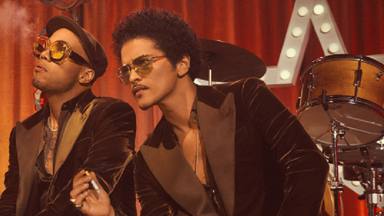 Aquí está Bruno Mars con Silk Sonic en 'Smokin Out The Window': Un viaje a los tiempos dorados de lo "disco"