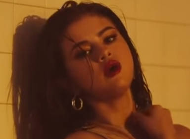 Selena Gomez, videoclip de "Wolves"