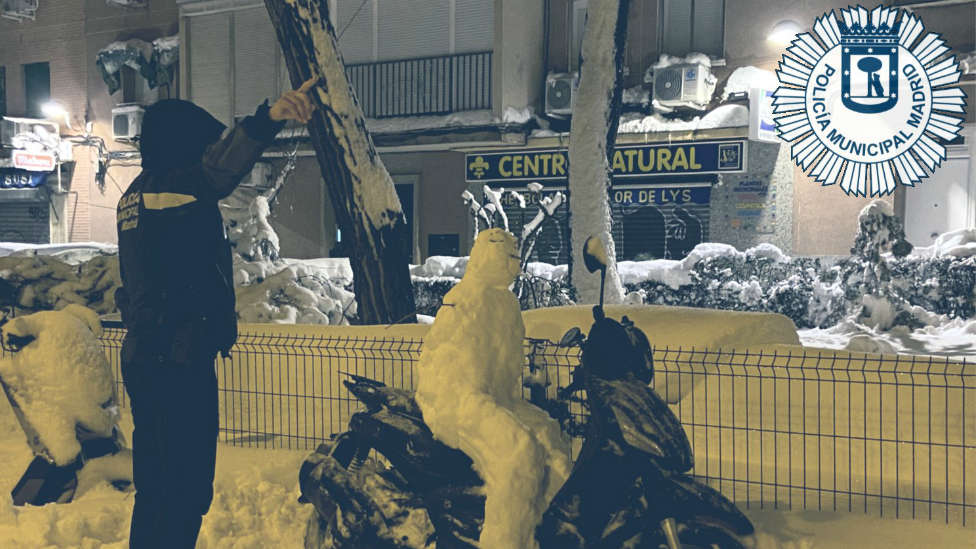 La multa más peculiar de la policía de Madrid: ¡a un muñeco de nieve que iba en moto sin casco!