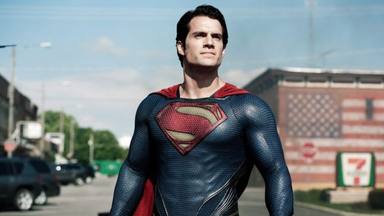 Henry Cavill da vida a Superman en 'El hombre de acero'