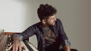 Pablo López ve arder un piano en el que sería su próximo videoclip para el álbum "UniKornio"
